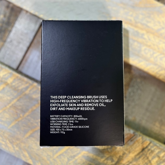 NIB ✶FREE✶ [MAC] Rechargeable Silicone Cleansing Brush | Free w/ $44 purchase! - Picture 4 of 13